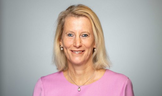 Portrait photo of Dr Anette Kugelmüller-Pugh, press officer of the Federal Fiscal Court, photo: bpa