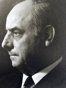 Prof. Dr. Wilhelm Hartz Prof. Dr. Wilhelm Hartz